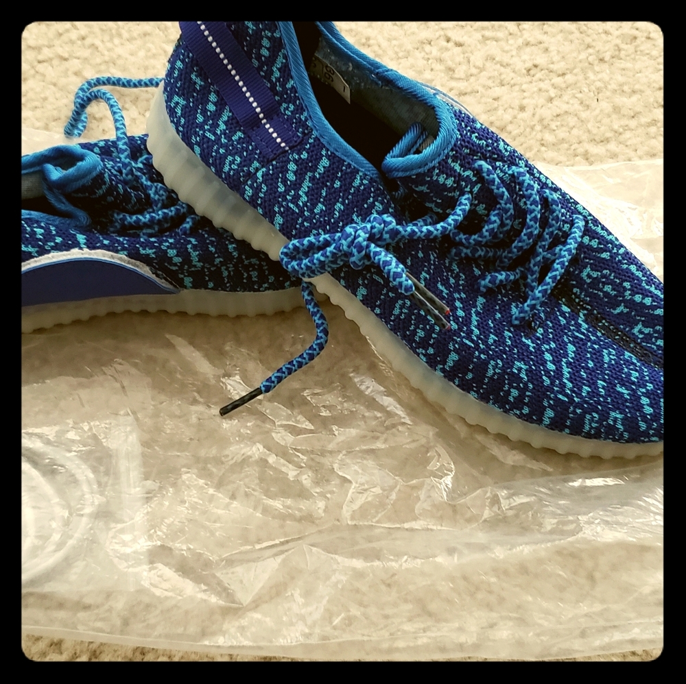 Brand new. Never worn Boys light up shoes